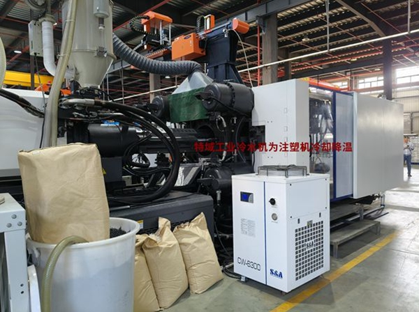 特域冷水機冷卻注塑機
