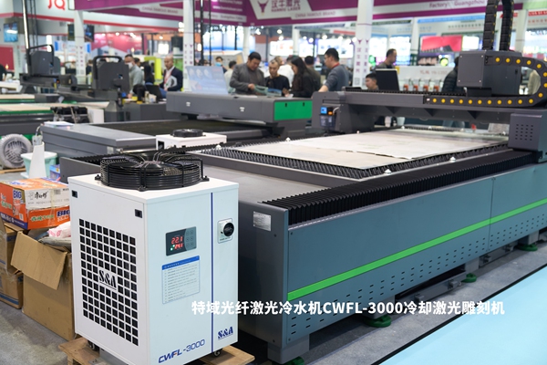 濟(jì)南客戶購(gòu)買特域光纖激光冷水機(jī)CWFL-3000為其激光雕刻機(jī)穩(wěn)定控溫
